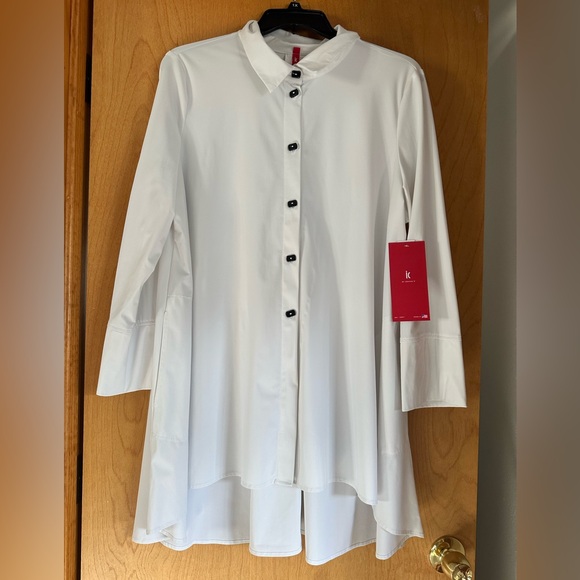 IC COLLECTION HIGH LOW HEM BLOUSE
